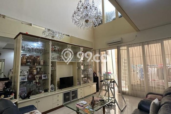 Rumah Mewah LB 350m2 Siap Pakai Desain Elegan di Citraland, Surabaya Rumah Mewah LB 350m2 Siap Pakai Desain Elegan di Citraland, Surabaya