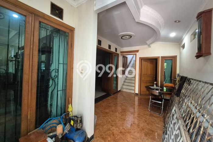 Rumah Elit LB 480m2 Siap Pakai Desain Elegan di Pulomas, Jakarta Timur Rumah Elit LB 480m2 Siap Pakai Desain Elegan di Pulomas, Jakarta Timur