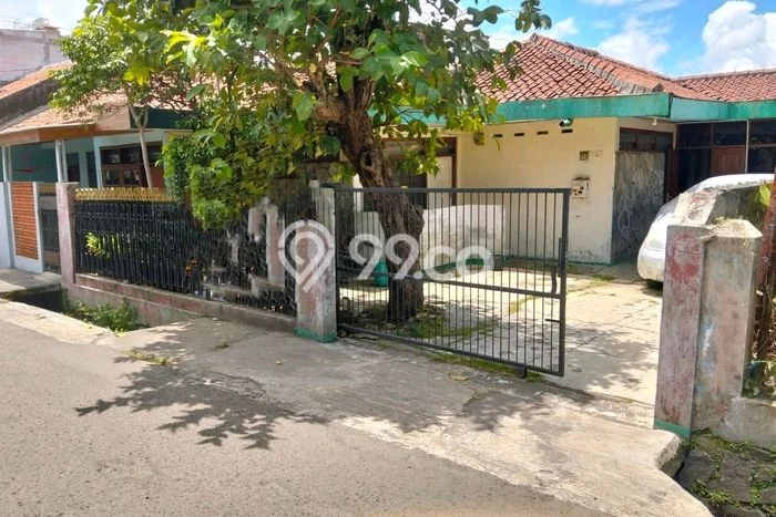 Rumah Luas Asri 8 KT Siap Pakai di Buah Batu Bandung Rumah Luas Asri 8 KT Siap Pakai di Buah Batu Bandung