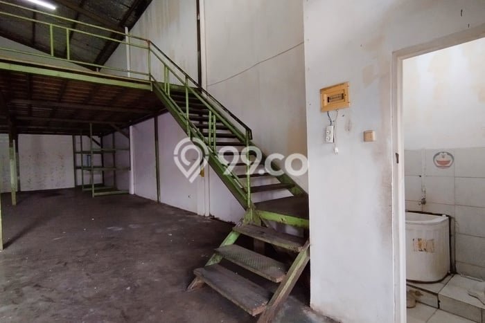Disewakan Gudang di Kawasan Ramai Kopo Luas 288m2 Disewakan Gudang di Kawasan Ramai Kopo Luas 288m2