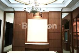 Rumah Mewah Siap Huni LT 176m2 di Medan Barat, Medan Rumah Mewah Siap Huni LT 176m2 di Medan Barat, Medan