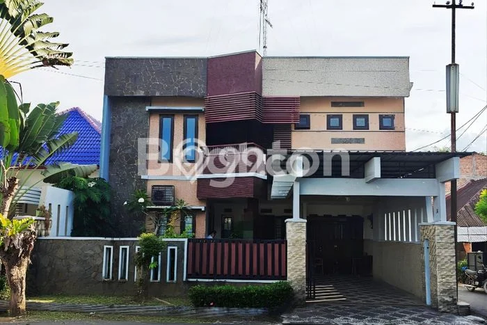 Dapatkan sekarang Vila di Medan Polonia, Area 565m2m², Area nyaman untuk keluarga Dapatkan sekarang Vila di Medan Polonia, Area 565m2m², Area nyaman untuk keluarga