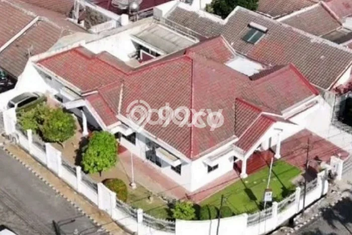 Rumah Mewah LB 340m2 Siap Pakai Desain Elegan di Sukomanunggal, Surabaya Rumah Mewah LB 340m2 Siap Pakai Desain Elegan di Sukomanunggal, Surabaya