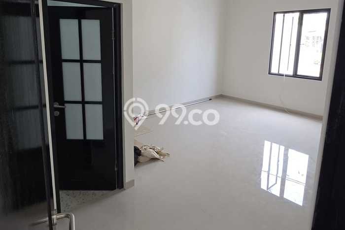 Rumah Strategis Minimalis Lb 160m2 di BSD, Tangerang Selatan Rumah Strategis Minimalis Lb 160m2 di BSD, Tangerang Selatan
