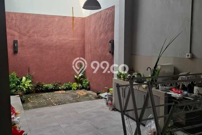 Rumah Elit Modern Siap Huni di Srengseng Jakarta Barat Rumah Elit Modern Siap Huni di Srengseng Jakarta Barat