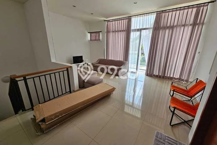 Disewakan! Rumah 3 Kamar Tidur &
3 Kamar Mandi di Hegarmanah, Bandung Disewakan! Rumah 3 Kamar Tidur &
3 Kamar Mandi di Hegarmanah, Bandung