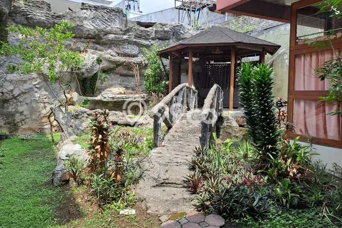 Sewa Rumah Murah di Setra Sari Bandung Punya 7 Kamar Tidur Sewa Rumah Murah di Setra Sari Bandung Punya 7 Kamar Tidur