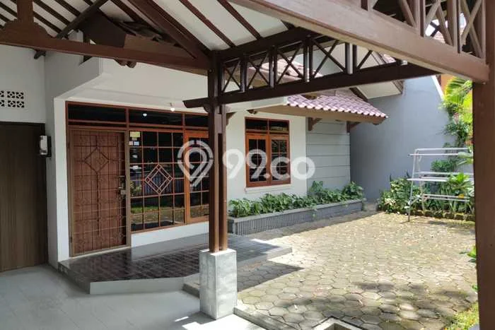 Lokasi terbaik! Rumah siap pakai dikontrakkan di Batununggal LB 120m2 Lokasi terbaik! Rumah siap pakai dikontrakkan di Batununggal LB 120m2