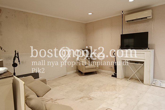 Dijual Rumah Luas Megah Dengan View Eksklusif di Srengseng, Jakarta Barat Dijual Rumah Luas Megah Dengan View Eksklusif di Srengseng, Jakarta Barat