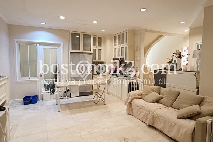 Dijual Rumah Luas Megah Dengan View Eksklusif di Srengseng, Jakarta Barat Dijual Rumah Luas Megah Dengan View Eksklusif di Srengseng, Jakarta Barat