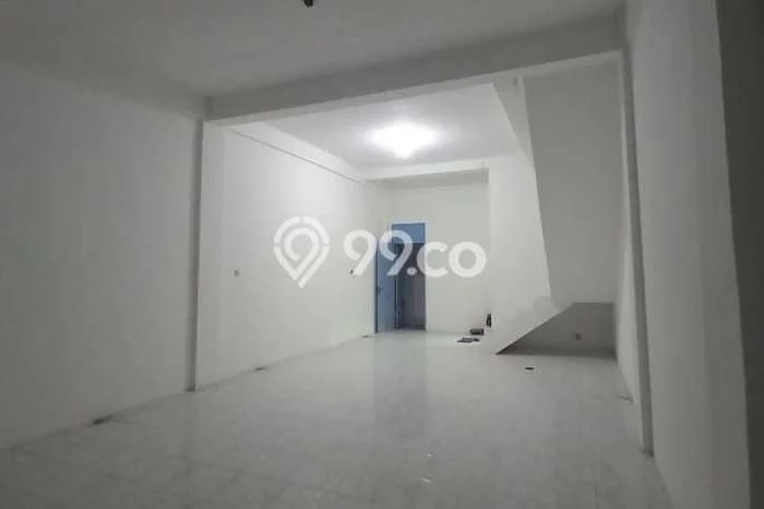 LOKASI STRATEGIS! Ruko For Rent Kawasan Taman Surya, Luas 250m2m², Area Ramai LOKASI STRATEGIS! Ruko For Rent Kawasan Taman Surya, Luas 250m2m², Area Ramai