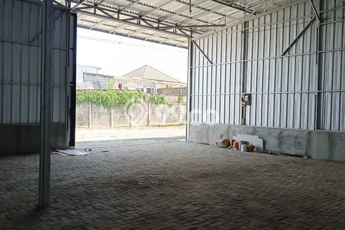 Gudang Disewa di Jakarta Utara dengan LB 270m2 Area Komersial Ramai Gudang Disewa di Jakarta Utara dengan LB 270m2 Area Komersial Ramai