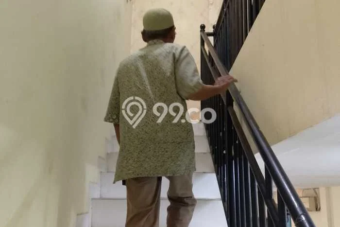 LOKASI BISNIS! Ruko Disewakan Kawasan Pondok Kelapa, Luas 150m², Jalan Utama LOKASI BISNIS! Ruko Disewakan Kawasan Pondok Kelapa, Luas 150m², Jalan Utama