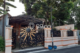 Dijual Cepat Rumah Bagus Siap Huni LB 200m2 di Banyumanik, Semarang Dijual Cepat Rumah Bagus Siap Huni LB 200m2 di Banyumanik, Semarang