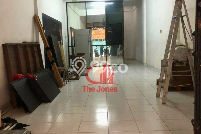 Ruko disewakan di Grogol Petamburan Jakarta Barat dengan luas bangunan 264m2 Ruko disewakan di Grogol Petamburan Jakarta Barat dengan luas bangunan 264m2