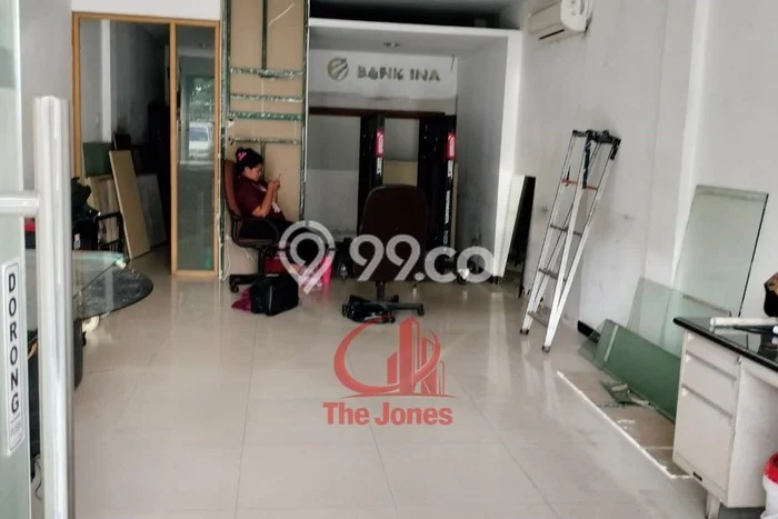 Unit Ruko Disewa Lokasi Pancoran, Jakarta Selatan Spesifikasi Luas Bangunan 211m2 Unit Ruko Disewa Lokasi Pancoran, Jakarta Selatan Spesifikasi Luas Bangunan 211m2
