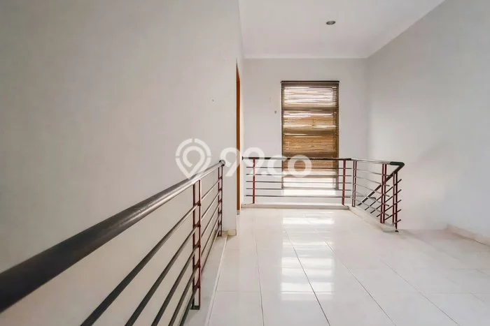 Jual Rumah Bagus Siap Huni LB 180m2 di Mangkubumen, Solo Jual Rumah Bagus Siap Huni LB 180m2 di Mangkubumen, Solo
