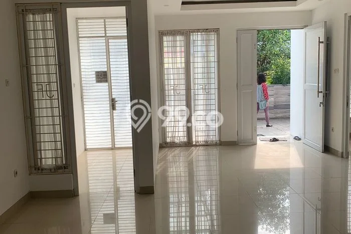 Rumah Luxury Modern Tanpa Renovasi di Citra Grand Jakarta Timur Rumah Luxury Modern Tanpa Renovasi di Citra Grand Jakarta Timur