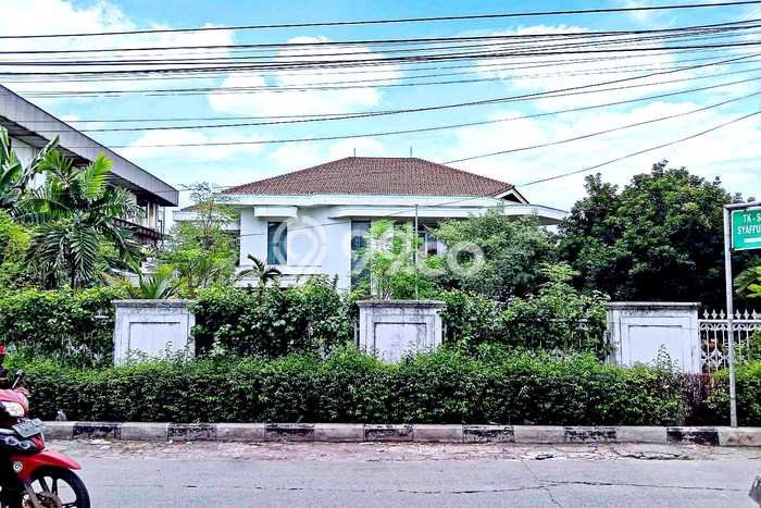 Ready to Use! Premium House LT 4969m2 Desain Elegan di Jati Cempaka Ready to Use! Premium House LT 4969m2 Desain Elegan di Jati Cempaka