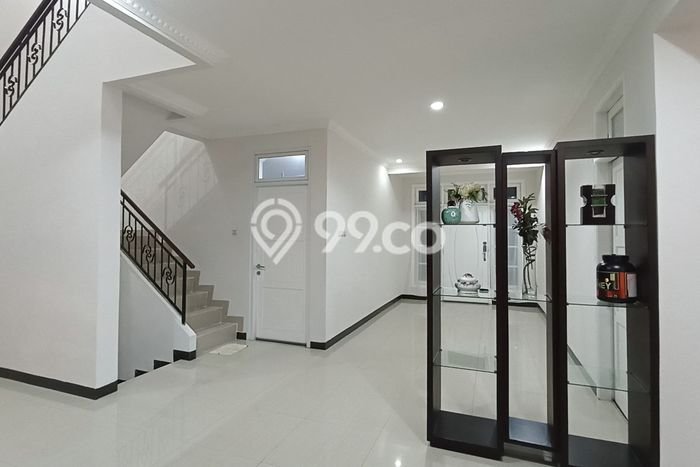 For Sale! Luxury House LT 200m2 Desain Elegan di Kota Wisata For Sale! Luxury House LT 200m2 Desain Elegan di Kota Wisata