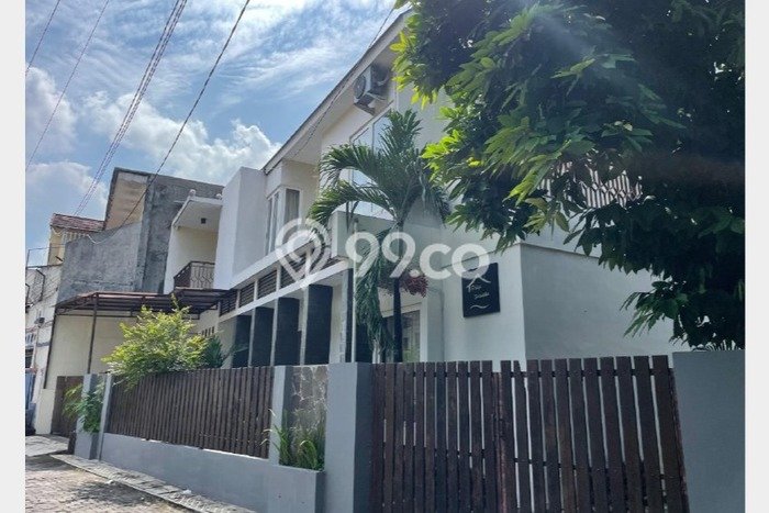 Rumah Modern 4 Kamar LT 200m2 di Caturtunggal Rumah Modern 4 Kamar LT 200m2 di Caturtunggal