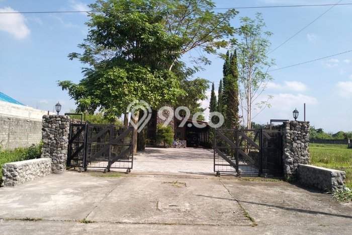 Unit Komersial Dijual di Godean Sleman Luas Bangunan 300m2 Unit Komersial Dijual di Godean Sleman Luas Bangunan 300m2