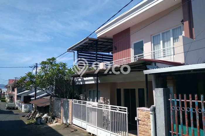 Rumah Strategis Modern Lb 200m2 di Malalayang, Manado Rumah Strategis Modern Lb 200m2 di Malalayang, Manado