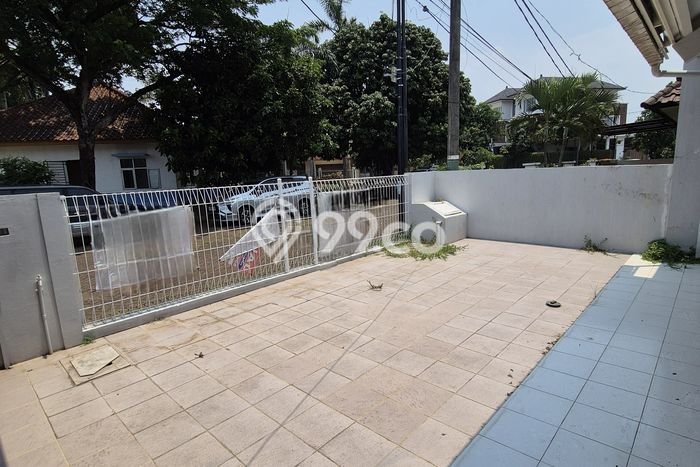 Rumah Mewah LB 170m2 Siap Pakai Desain Elegan di Duta Garden, Jakarta Barat Rumah Mewah LB 170m2 Siap Pakai Desain Elegan di Duta Garden, Jakarta Barat