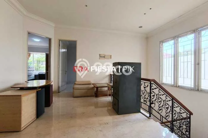 Lokasi terbaik! Rumah siap pakai disewakan di Kebon Jeruk LB 350m2 Lokasi terbaik! Rumah siap pakai disewakan di Kebon Jeruk LB 350m2