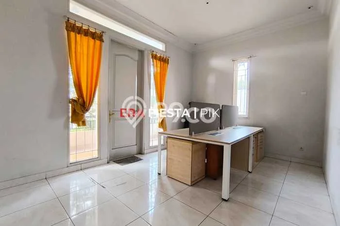 Lokasi terbaik! Rumah siap pakai disewakan di Kebon Jeruk LB 350m2 Lokasi terbaik! Rumah siap pakai disewakan di Kebon Jeruk LB 350m2