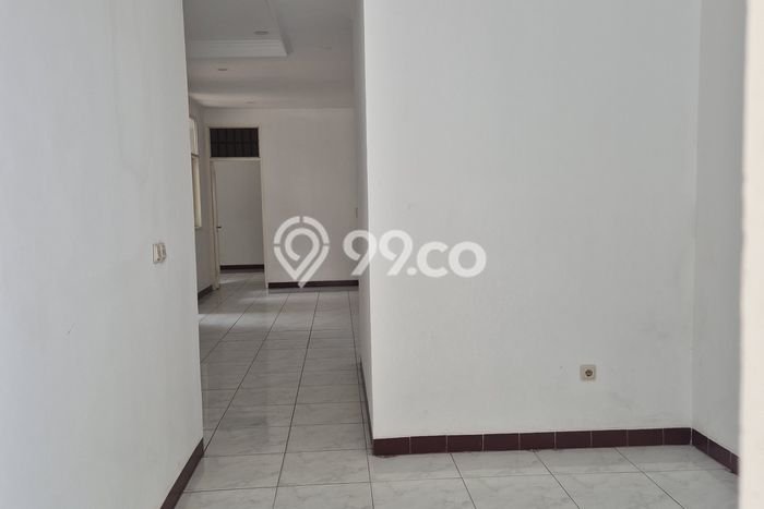 Rumah Mewah LB 170m2 Siap Pakai Desain Elegan di Duta Garden, Jakarta Barat Rumah Mewah LB 170m2 Siap Pakai Desain Elegan di Duta Garden, Jakarta Barat