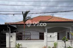 Rumah Elit LB 250m2 Siap Huni Desain Elegan di Kerobokan, Badung Rumah Elit LB 250m2 Siap Huni Desain Elegan di Kerobokan, Badung