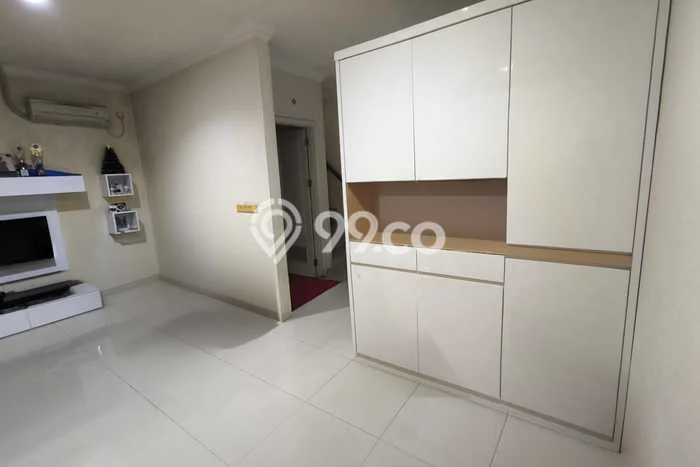 Disewakan! Rumah 3 Kamar Tidur &
3 Kamar Mandi di Green Lake City, Jakarta Barat Disewakan! Rumah 3 Kamar Tidur &
3 Kamar Mandi di Green Lake City, Jakarta Barat