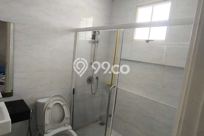 Disewakan! Rumah 3 Kamar Tidur &
3 Kamar Mandi di Green Lake City, Jakarta Barat Disewakan! Rumah 3 Kamar Tidur &
3 Kamar Mandi di Green Lake City, Jakarta Barat