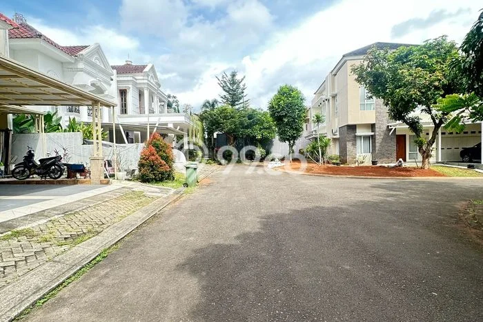 For Sale Hunian Rumah Nyaman 3 Kamar di BSD City, Tangerang For Sale Hunian Rumah Nyaman 3 Kamar di BSD City, Tangerang