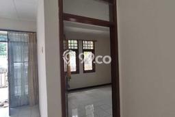 Rumah di Taman Kopo Indah, 2 KM, Lingkungan Elite, Luas 140m² Bangunan 150m² Rumah di Taman Kopo Indah, 2 KM, Lingkungan Elite, Luas 140m² Bangunan 150m²