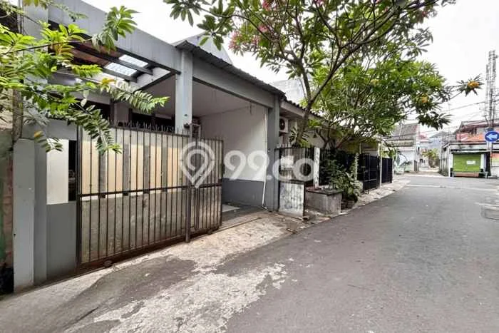 Jual Rumah Strategis Bagus Punya 2 KT di Tebet Jakarta Selatan - Jual Rumah Strategis Bagus Punya 2 KT di Tebet Jakarta Selatan -