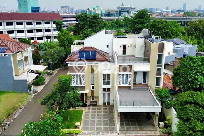 For Sale! Luxury House LT 174m2 Desain Elegan di Cipinang For Sale! Luxury House LT 174m2 Desain Elegan di Cipinang