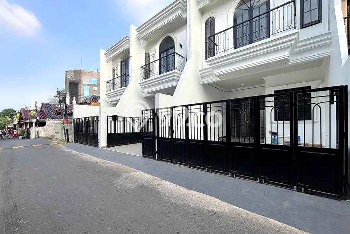 Rumah Minimalis 3 Kamar LT 100m2 di Cawang Rumah Minimalis 3 Kamar LT 100m2 di Cawang