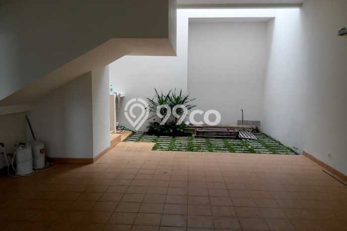 HARGA SPESIAL! Rumah di , Semarang, LT 356m2m² LB 335m2m² HARGA NEGO! HARGA SPESIAL! Rumah di , Semarang, LT 356m2m² LB 335m2m² HARGA NEGO!