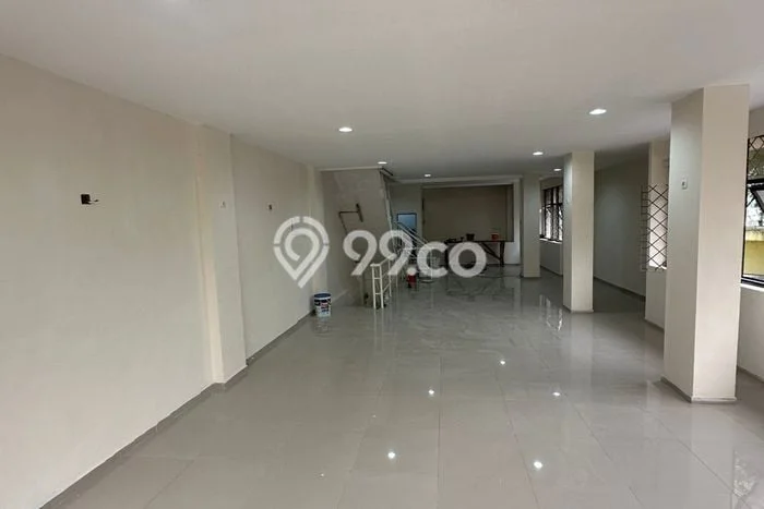 Disewakan Ruko di Kawasan Ramai Roxy Luas 300m2 Disewakan Ruko di Kawasan Ramai Roxy Luas 300m2