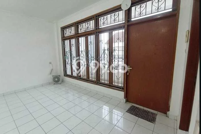 Disewakan! Rumah 4 Kamar Tidur &
4 Kamar Mandi di Tomang, Jakarta Barat Disewakan! Rumah 4 Kamar Tidur &
4 Kamar Mandi di Tomang, Jakarta Barat
