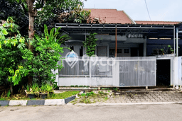 For Sale Rumah 5 Kamar Lokasi Strategis Nyaman dan Strategis di Antapani For Sale Rumah 5 Kamar Lokasi Strategis Nyaman dan Strategis di Antapani