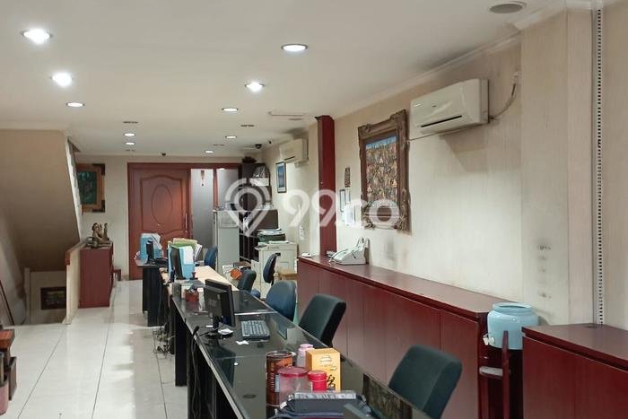 Ruko Dijual di Jakarta Pusat LT 130m2 & LB 350m2 Lokasi Terbaik! Ruko Dijual di Jakarta Pusat LT 130m2 & LB 350m2 Lokasi Terbaik!