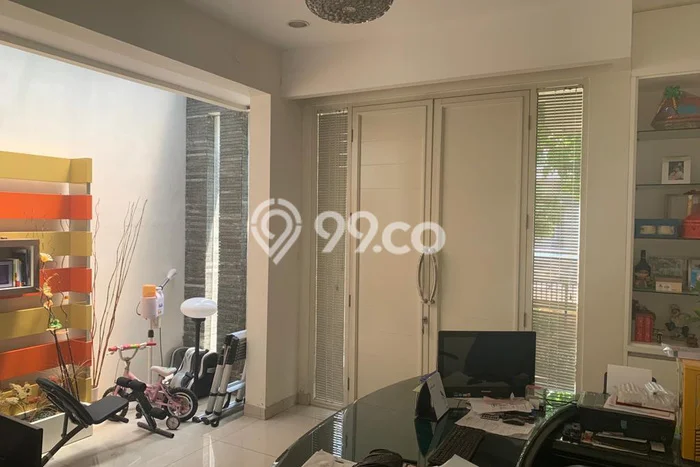 Rumah Mewah LB 340m2 Siap Huni Desain Elegan di Candi Golf, Semarang Rumah Mewah LB 340m2 Siap Huni Desain Elegan di Candi Golf, Semarang