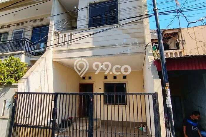 Disewakan Rumah Murah di Tanjung Duren Jakarta Barat Punya 4 Kamar Tidur Disewakan Rumah Murah di Tanjung Duren Jakarta Barat Punya 4 Kamar Tidur