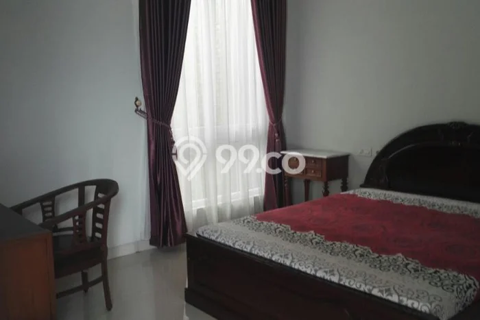 Hunian Strategis 6 KT LB 750m2 Kondisi Bagus di Graha Padma Hunian Strategis 6 KT LB 750m2 Kondisi Bagus di Graha Padma