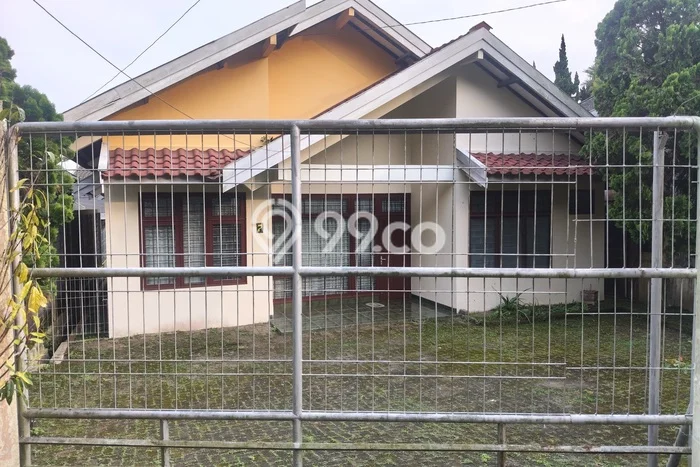 For Sale Rumah 4 Kamar Lokasi Ideal Nyaman dan Strategis di Bandungan For Sale Rumah 4 Kamar Lokasi Ideal Nyaman dan Strategis di Bandungan
