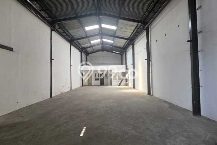 Unit Gudang Disewa Lokasi Semarang Utara, Semarang Spesifikasi Luas Bangunan 200m2 Unit Gudang Disewa Lokasi Semarang Utara, Semarang Spesifikasi Luas Bangunan 200m2