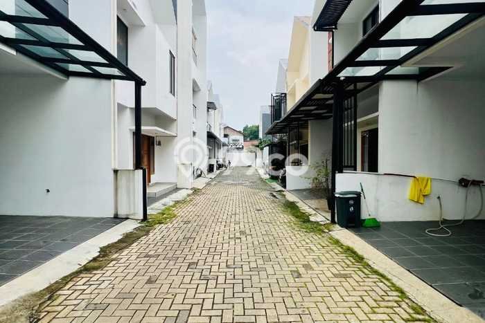 Rumah Strategis Modern Lb 69m2 di Cilandak, Jakarta Selatan Rumah Strategis Modern Lb 69m2 di Cilandak, Jakarta Selatan
